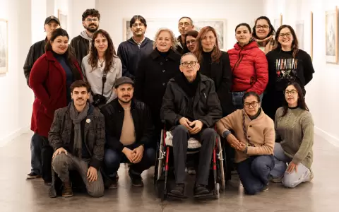 F�lix Toranzos y el equipo del CCE Asunci�n. Cortes�a
