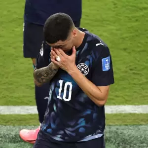 Miguel Almir�n vio la roja ante Turqu�a, siendo el primer futbolista al que se le aplic� la "Ley Prestianni".
