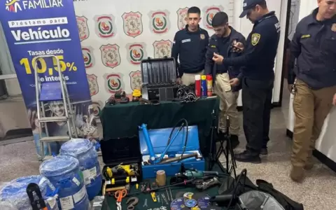 Los sospechosos fueron identificados como Sebasti�n Alejandro Escobedo Florete, de 36 a�os, y Alejandra Monardes Connejo, de 50.