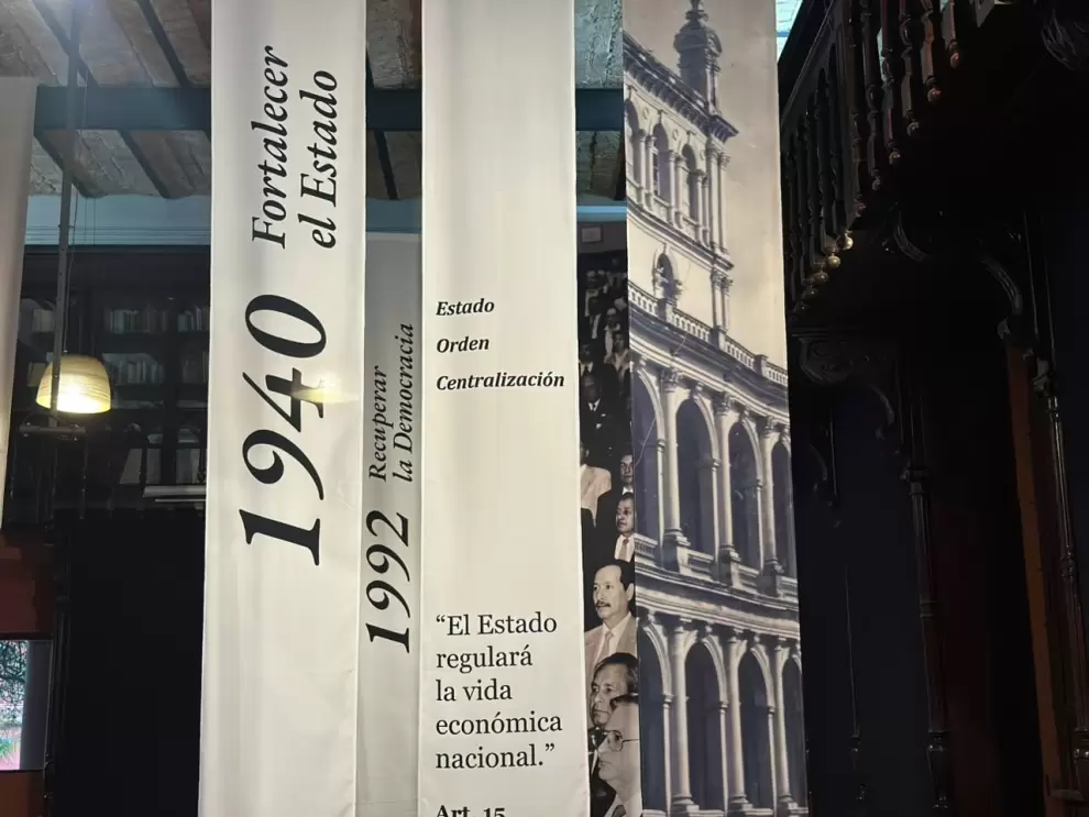 Muestra "4 tiempos de la Rep�blica".
