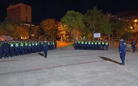 Agentes de la Polic�a Nacional listos desde esta madrugada para el operativo de seguridad por el partido de La Albirroja.