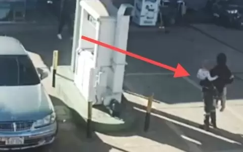 Rescatan a ni�os que estaban caminando solos y descalzos tras escaparse de su guarderia.