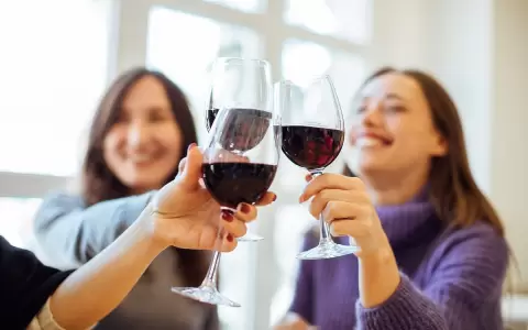 Las mujeres de mediana edad beben m�s y saben menos sobre el riesgo de c�ncer de mama