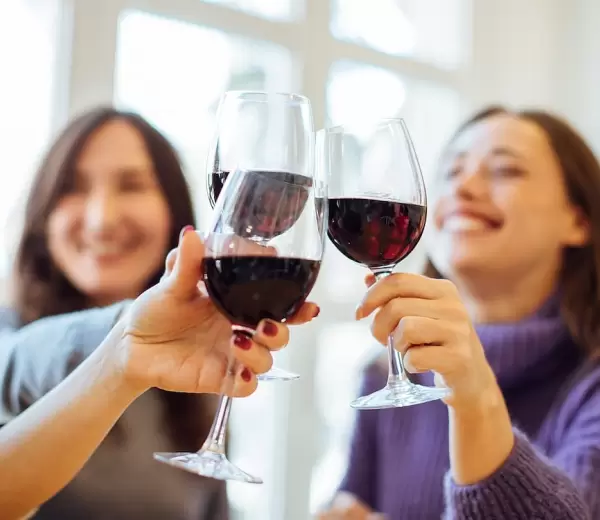 Las mujeres de mediana edad beben m�s y saben menos sobre el riesgo de c�ncer de mama