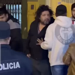 Celso Kelembu Miranda se retira tras la intenci�n policial.