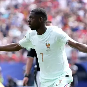 Ousmane Demb�l� fue la gran figura en la victoria de Francia que sirvi� para clasificar como l�der de su grupo.