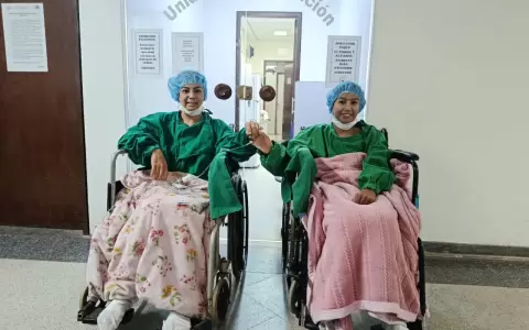 Lorena Mar�n, de 32 a�os (izquierda), y su hermana Mar�a Bel�n Mar�n, de 22 a�os, receptora del trasplante de ri��n.
