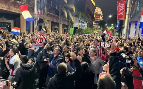 Festejo en el Pante�n de los H�roes.