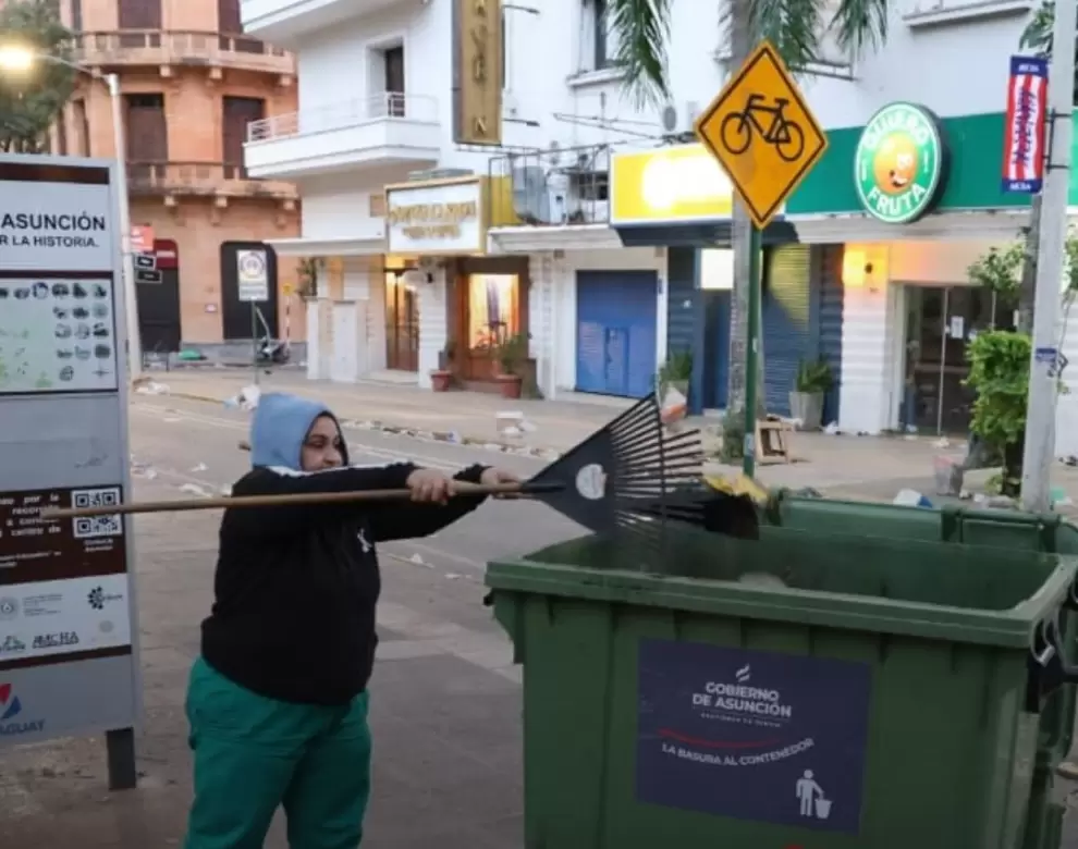 Operativo limpieza tras los festejos por la clasificaci�n de la Albirroja a octavos de finales en la Copa del Mundo 2026. Foto: X
