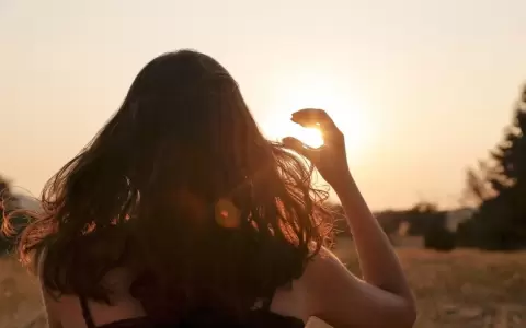 La radiaci�n solar puede afectar especialmente a la retina y ser factor de riesgo de degeneraci�n macular, seg�n experta