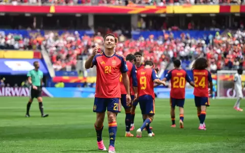 Mikel Oyarzabal lider� la victoria de Espa�a ante una p�lida Austria.