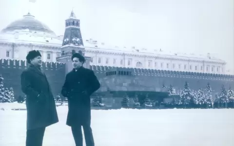 Jos� A. Flores y Elvio Romero, en la Plaza Roja de Mosc� (1969).
