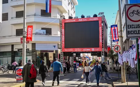 El microcentro de Asunci�n se prepara para otra jornada de partido de Paraguay.