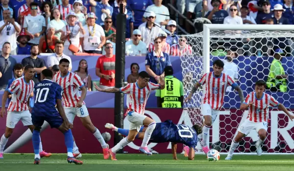 Diego G�mez cometi� una infracci�n sobre D�sir� Dou�, la cual deriv� en el penal convertido por Kylian Mbapp�.