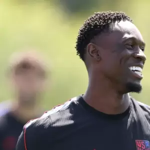 La FIFA permite que estadounidense Folarin Balogun juegue los octavos pese a su expulsi�n