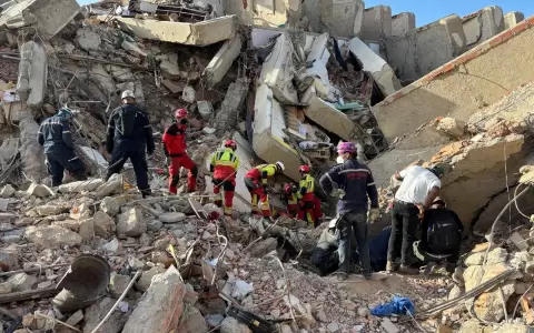 Labores de rescate tras el doble sismo en Venezuela.