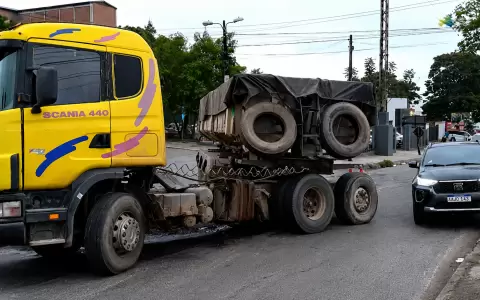 Un cami�n averiado paraliza la avenida Fernando de la Mora y agrava el caos por la falta de agentes de tr�nsito