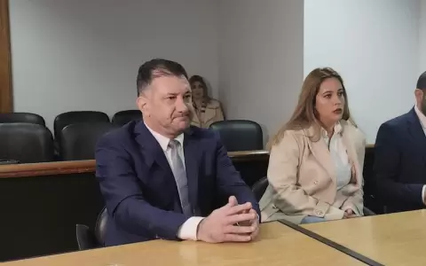 El exsenador argentino y su exsecretaria en juicio.