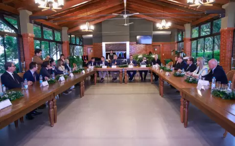 Gobierno y sector privado forman un Consejo Asesor para la industria nacional.