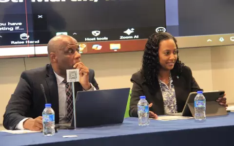 Bradley St. Ange, Secretario Permanente del Departamento de Agricultura, Pesca y Seguridad Alimentaria; y Lisa Jawahir, Ministra de Agricultura.