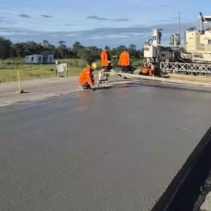Primera ruta de hormig�n del Paraguay sobre la ruta PY05 tramo Pozo Colorado-Concepci�n.