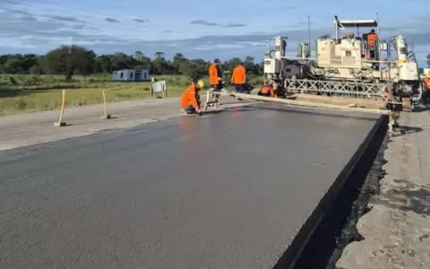 Primera ruta de hormig�n del Paraguay sobre la ruta PY05 tramo Pozo Colorado-Concepci�n.