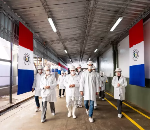 Pe�a, encabez� el acto de env�o del primer cargamento de carne aviar paraguaya con destino a Taiw�n.
