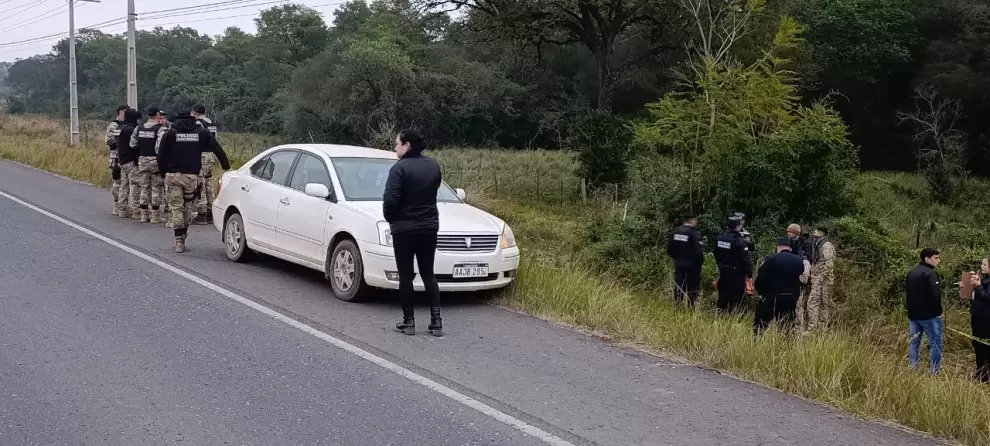 El vehículo involucrado quedó a un costado de la ruta con varios impactos de bala, según el informe de la Policía Nacional.