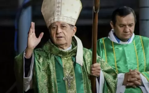 Monse�or Ricardo Valenzuela.