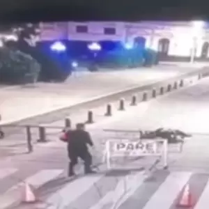 Suboficial atropelló vallado frente al Palacio de Gobierno y murió tras dispararse