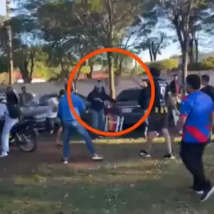 Partido de f�tbol termina con amenazas y un hombre armado en Canindey�.