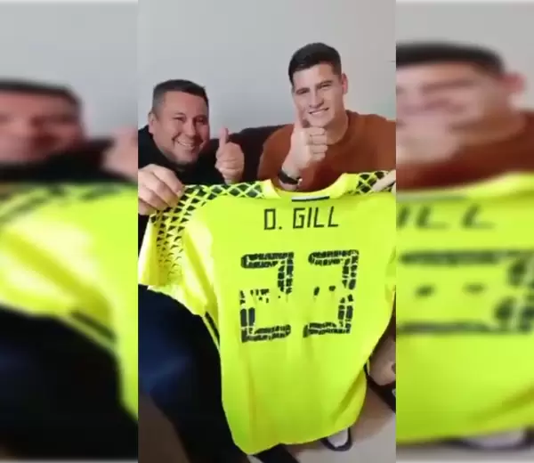 Orlando Gill recuper� la camiseta que alguna vez vendi� por necesidad