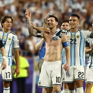 Futbolistas de Argentina celebrando el ag�nico triunfo sobre Suiza.