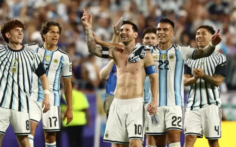 Futbolistas de Argentina celebrando el ag�nico triunfo sobre Suiza.