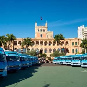 Bibliobuses del Gobierno.