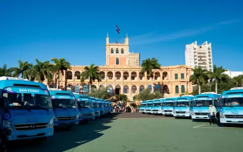 Bibliobuses del Gobierno.