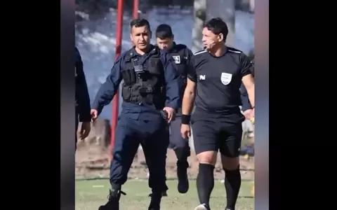 El �rbitro Nelson Villalba L�pez, de 48 a�os fue detenido en plena cancha por orden de captura vigente desde 2019.