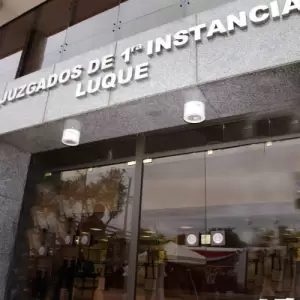 Mujer dispar� contra su expareja durante audiencia en Juzgado de Luque