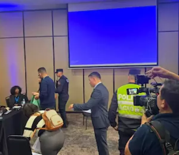 Fiscal�a irrumpe en hotel capitalino por presunto esquema de posgrados irregulares dirigido a estudiantes brasile�os