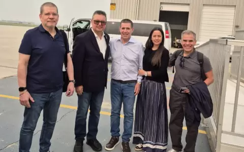Horacio Cartes ya est� en Estados Unidos y fue recibido por Gustavo Leite.