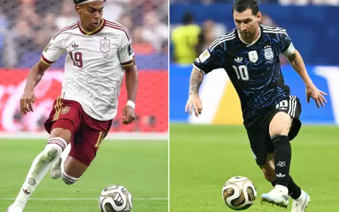 Lamine Yamal (izquierda) y Lionel Messi (derecha).
