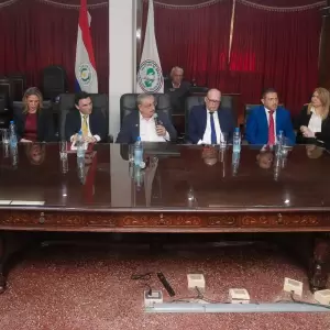 Autoridades del IPS anunciando la mesa de trabajo para con farmac�uticas para evitar falta de medicamentos.