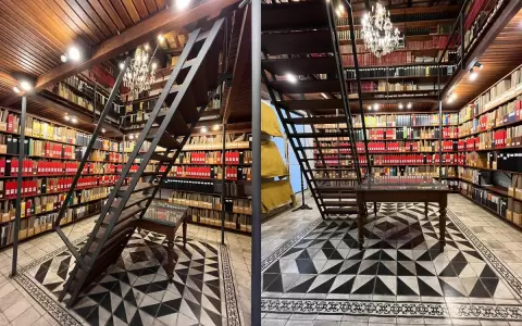 Maximiliano Mart�nez. Biblioteca.