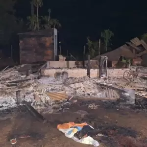 Grupo armado ataca e incendia puesto policial en Naranjito y deja tres fallecidos