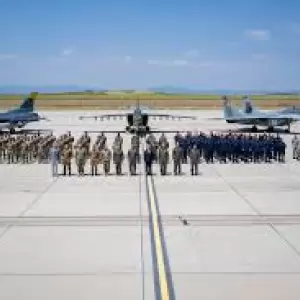 Base a�rea de Bezmer.