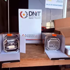 Marihuana oculta en tres env�os de remesas expresas (courier) durante controles realizados en el �rea de Dep�sito de la DINAC.