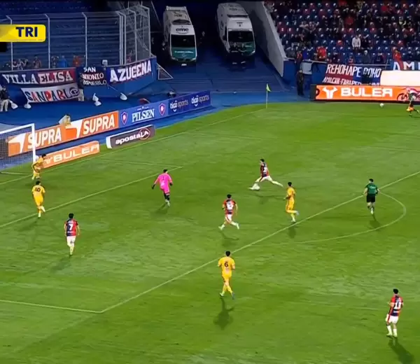 El ins�lito gol que desperdici� Pablo Vegetti