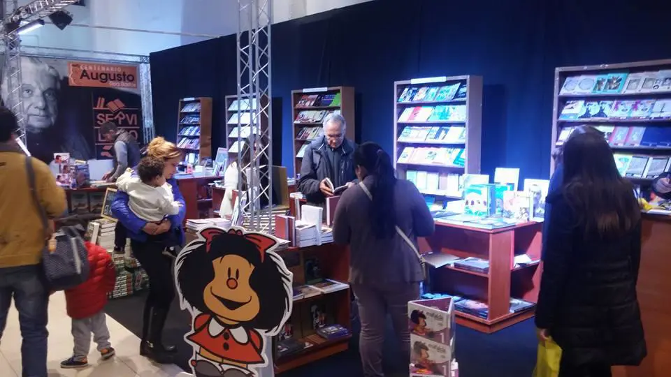 La versi�n de Mafalda en Guaran� ya recorri� varias ferias internacionales. Foto: Feria del Libro-FIL Asunci�n.