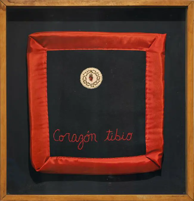 emSin título/em. Apliques y bordados sobre textil (frazada), 1993. Colección privada. © Ana Ayala
