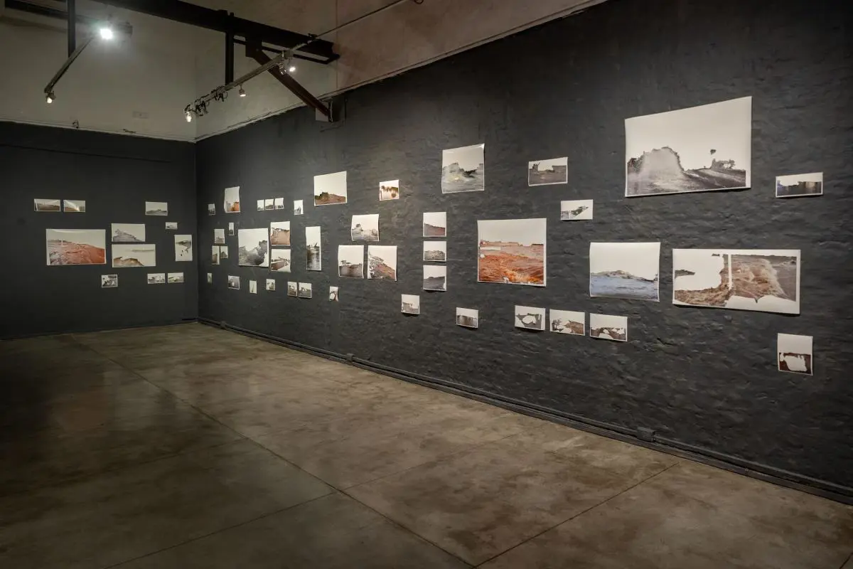 Ana Baumann. em54 arroyos/em, 2020. Instalaci�n. � Cristian Palacios Feltes